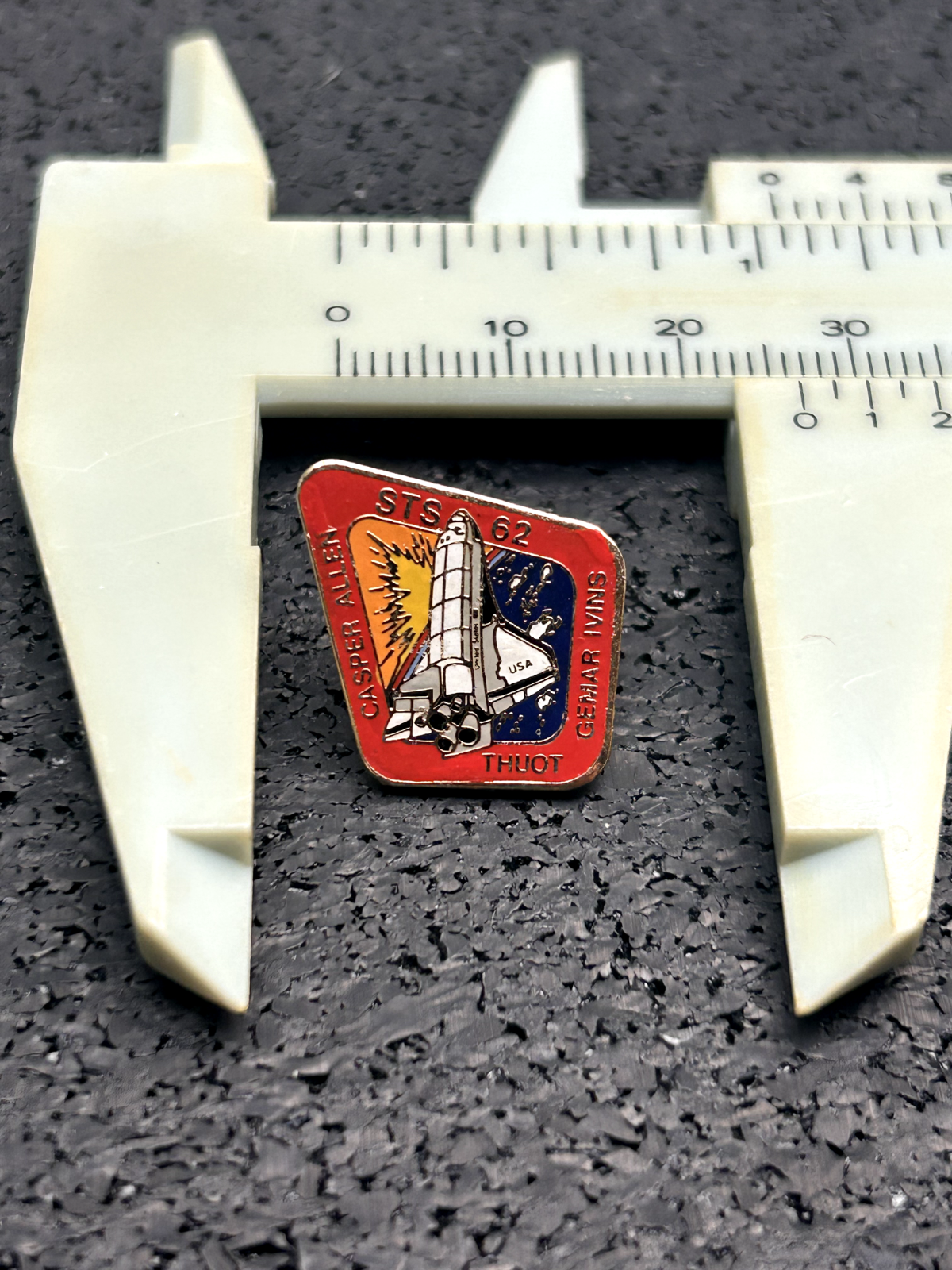 NASA Space Shuttle STS-62 Mission pin