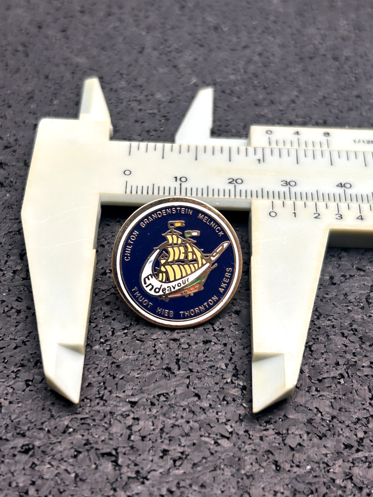 NASA pin Space Shuttle STS-49 mission - Endeavour maiden flight