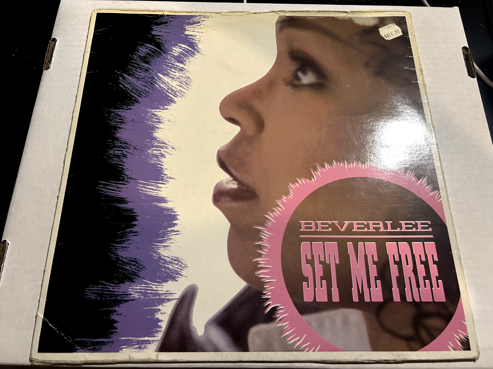 Beverlee – Set Me Free