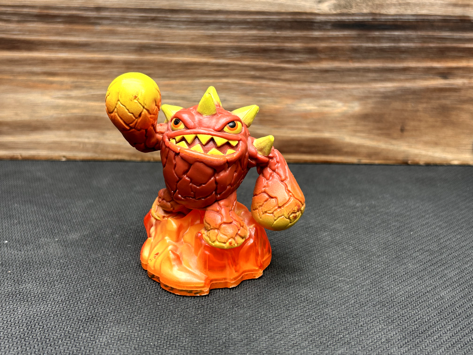 2011 - Skylanders Spyros Adventure - Eruptor - Character Figure