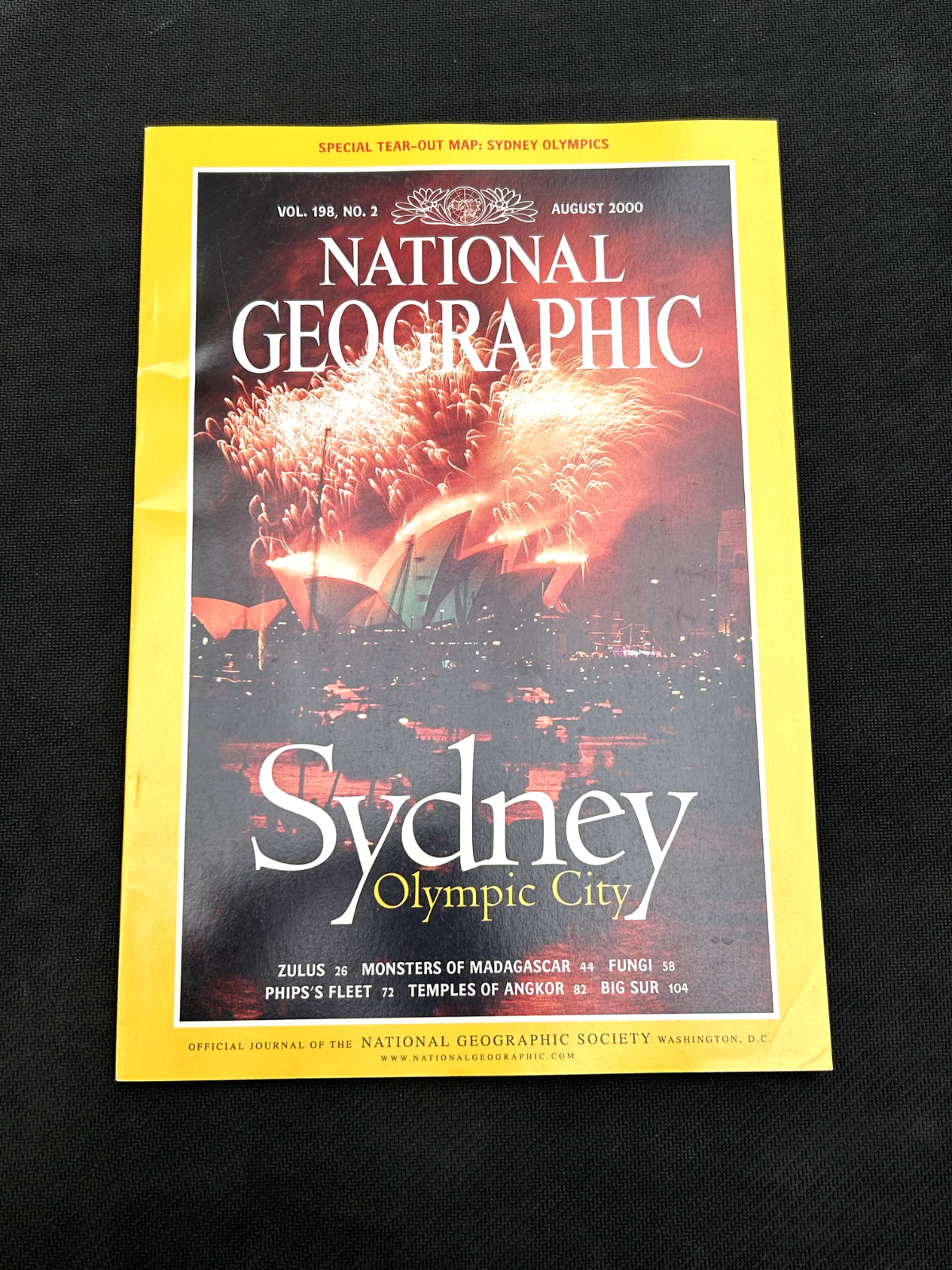 National Geographic August 2000 Sydney Zulu Madagascar Fungi Temple Angkor Phips