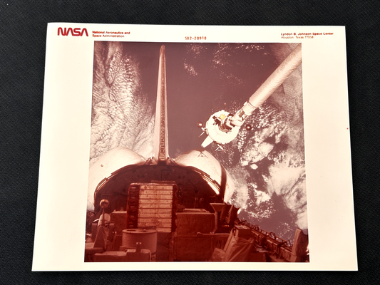 NASA Space Shuttle 1982 Columbia red numbered S82-28918 Kodak photo