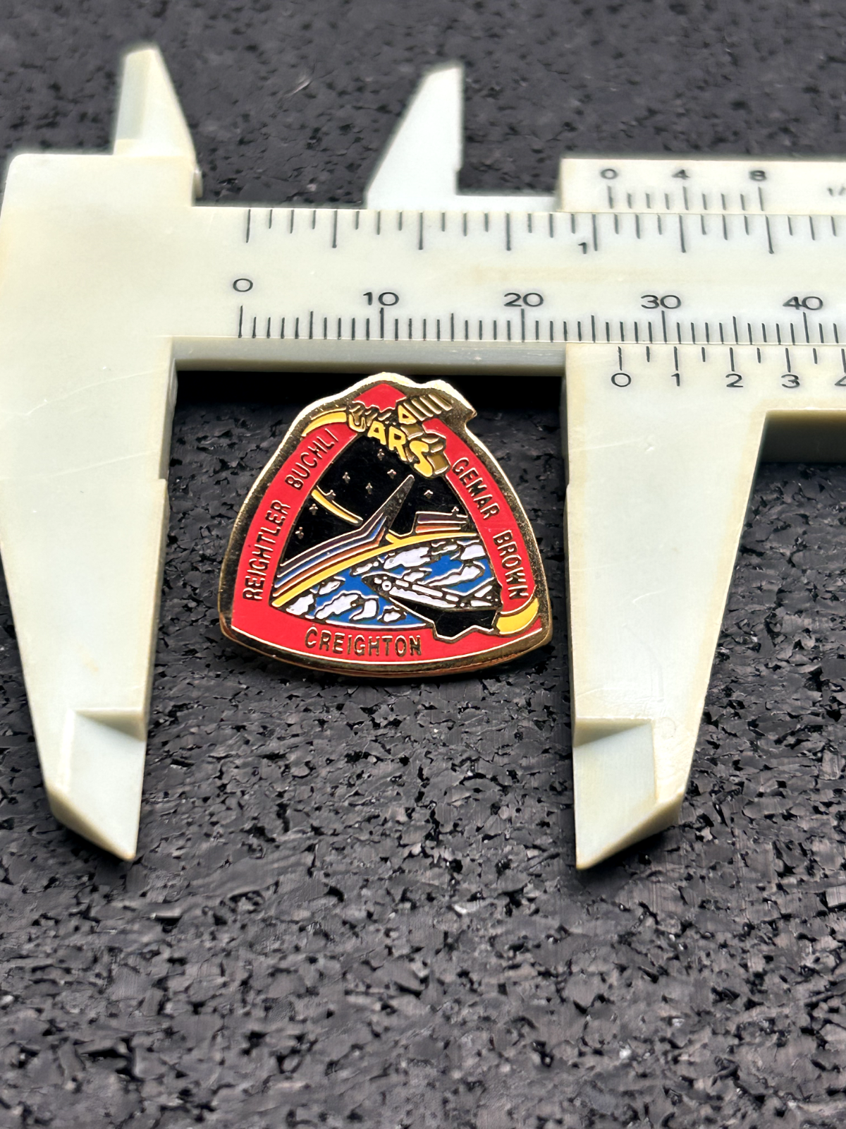 NASA Space Shuttle STS-48 Mission pin